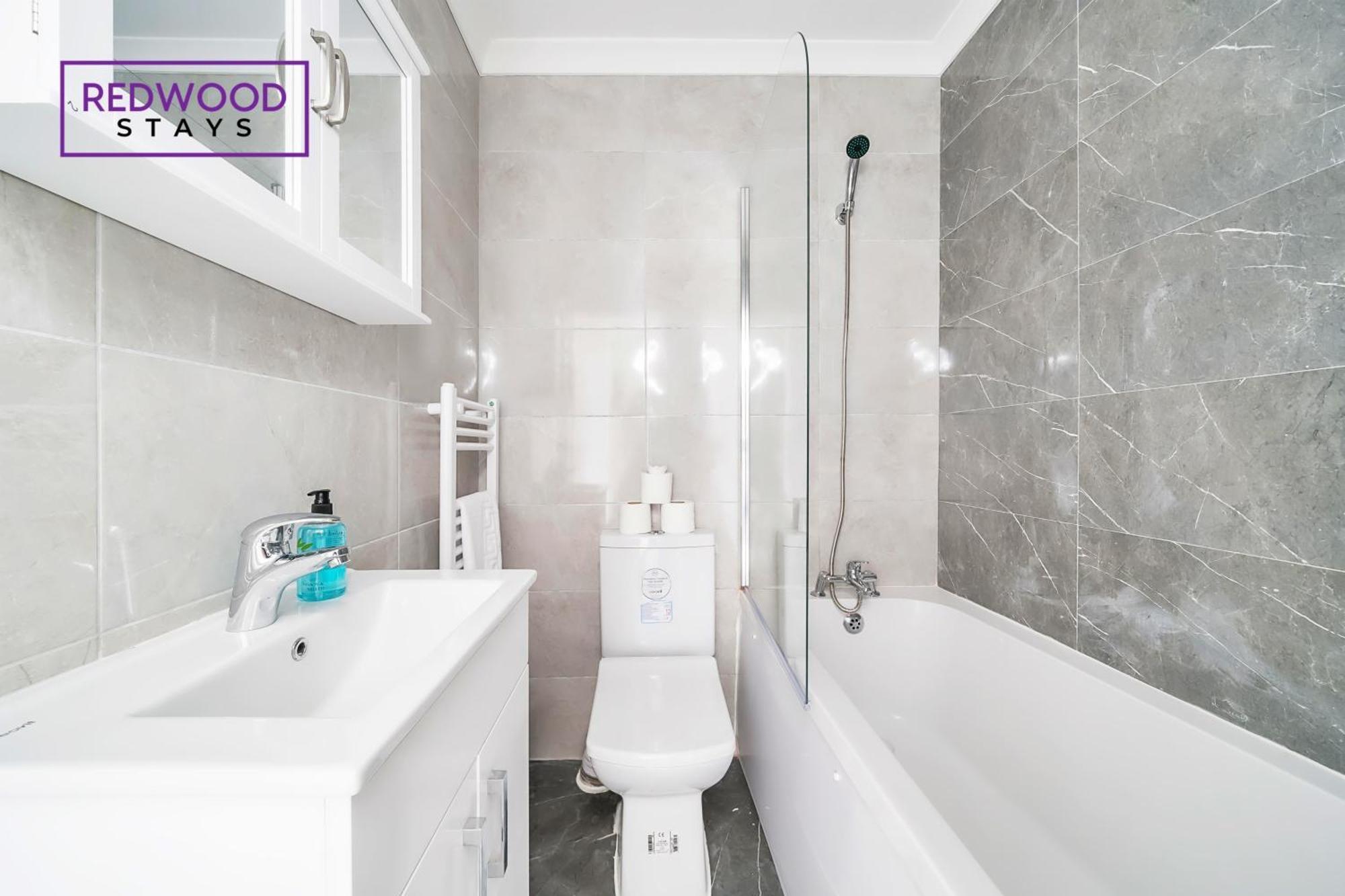 Brand New, 2 Bed 1 Bath, Modern Town Center Apartment, Free Wifi & Netflix By Redwood Stays Aldershot Luaran gambar